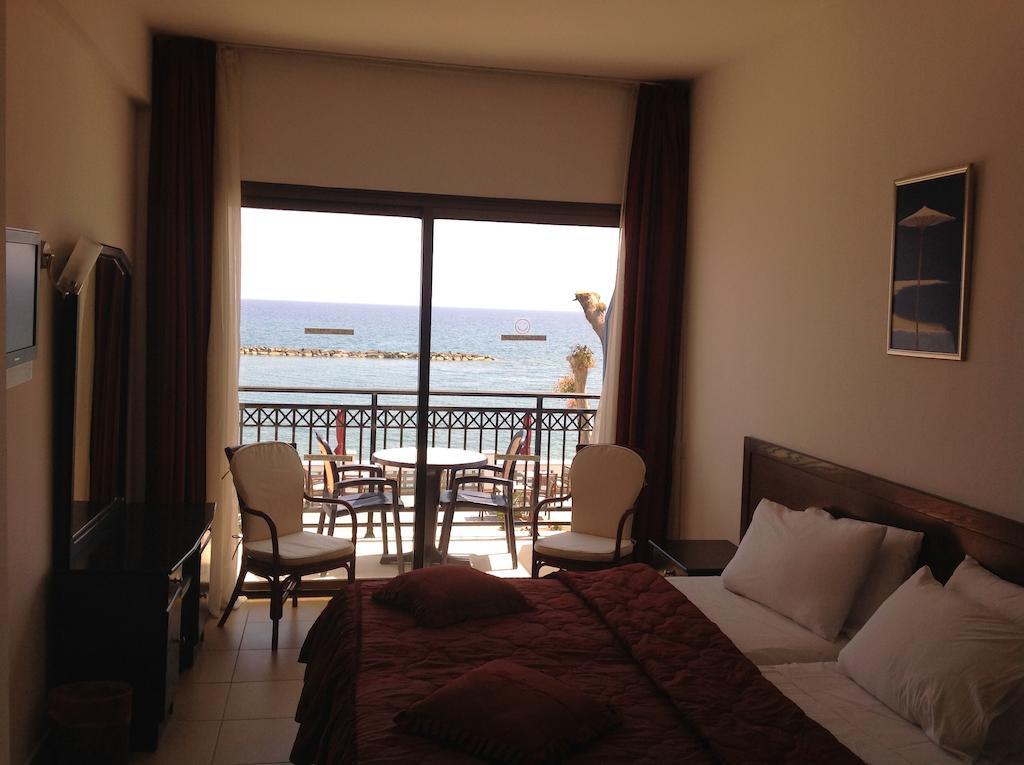 Aquarius Beach Hotel Limassol Room photo