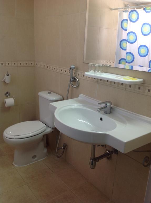Aquarius Beach Hotel Limassol Room photo