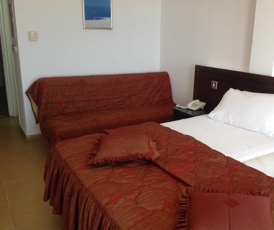 Aquarius Beach Hotel Limassol Room photo