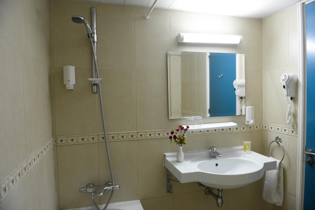 Aquarius Beach Hotel Limassol Room photo