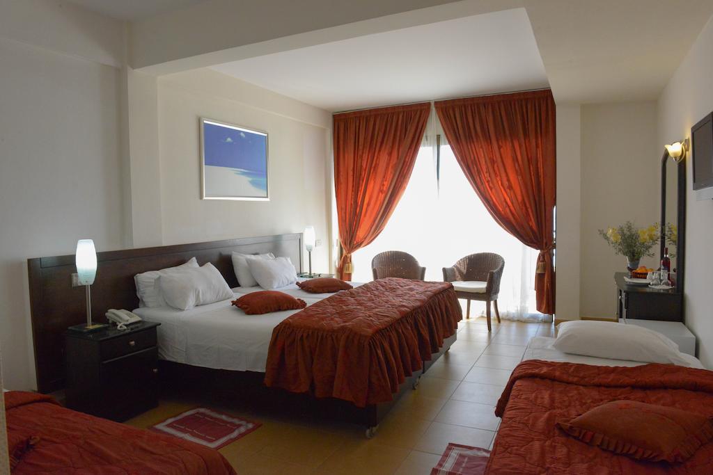 Aquarius Beach Hotel Limassol Room photo